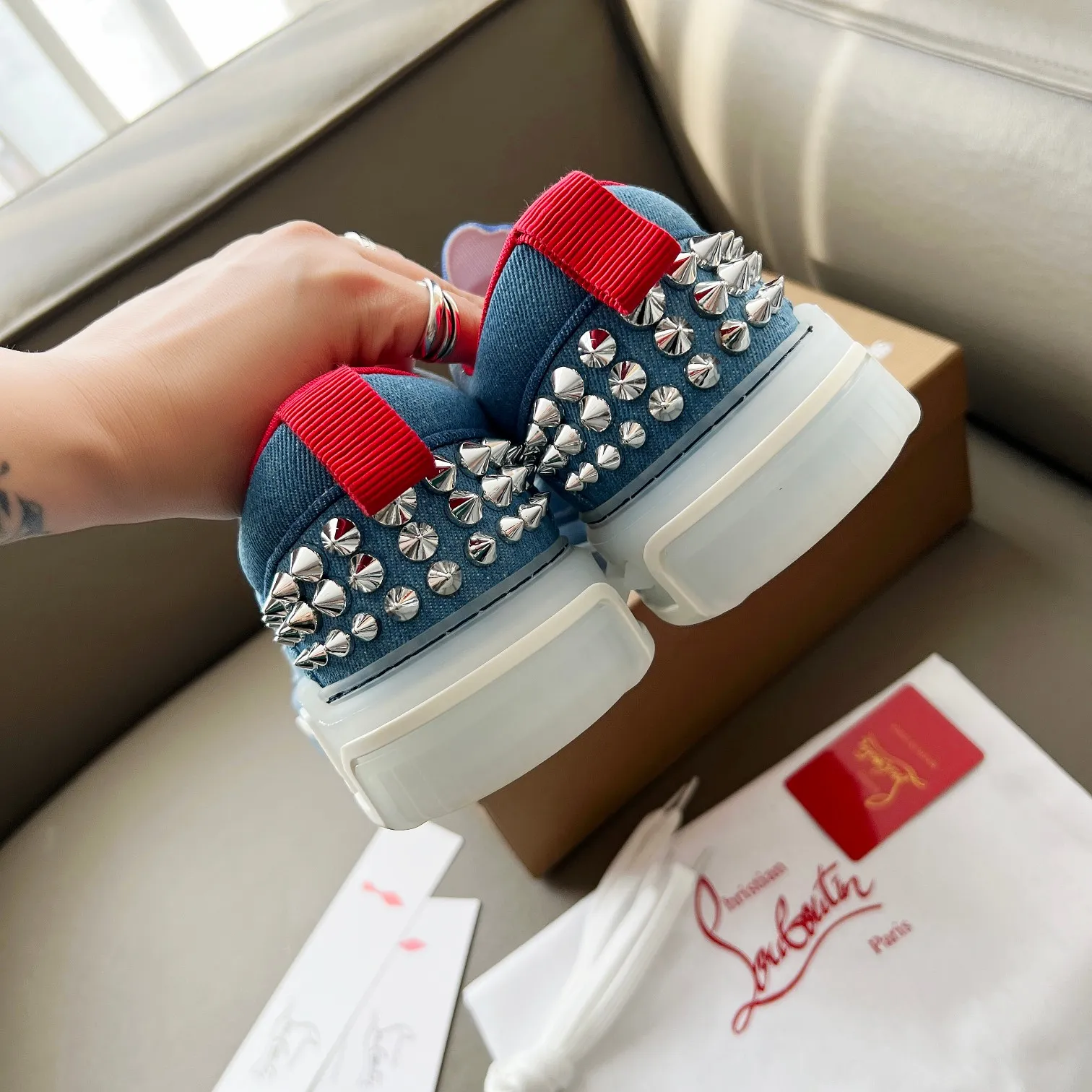 Men's clothing and shoes 💰700! 🌹🌹🌹̋Wang Junkai Yang Mi Xu Kai Zhang Jingyi Ding Chengxin Chen Muchi Wang Ziyi Same style Christian Louboutin 2024 [New product] ASTROLOUBI unisex thick-soled sports shoes red-soled shoes are a perfect fusion of fashion and sports. The fabric is made of imported high-quality washed denim, and the surface is computer printed, and the back is decorated with classic rivets. The interior is blended with a knitted tongue for added durability, breathability and quick-drying comfort. The outsole is made of a combination of EVA foam and imported rubber, and the colorful CL iconic letters on the side of the outsole show the brand's unique style. It is a ceiling-level comfortable skate shoe! ! ! Multiple colors available, women’s sizes 35--40, men’s sizes 39--44 (45 customized)